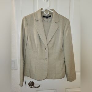 Le Suit, womens Beige 2pc suit, Size 10